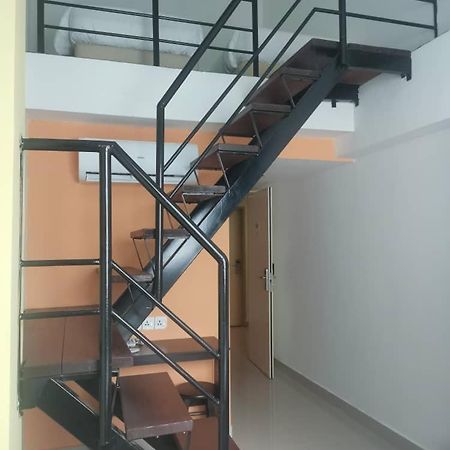 Yy48 Hotel 2 Mins Walk From Masjid Jamek Lrt Station Kuala Lumpur Ngoại thất bức ảnh