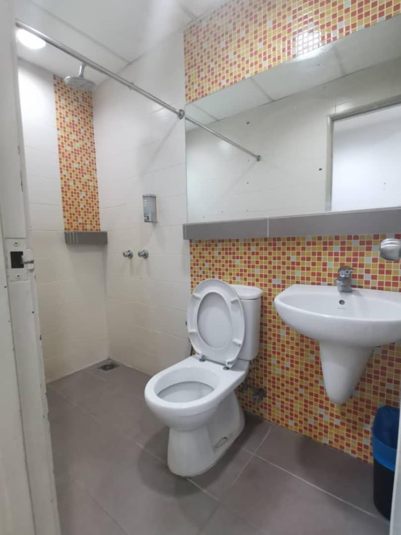 Yy48 Hotel 2 Mins Walk From Masjid Jamek Lrt Station Kuala Lumpur Ngoại thất bức ảnh