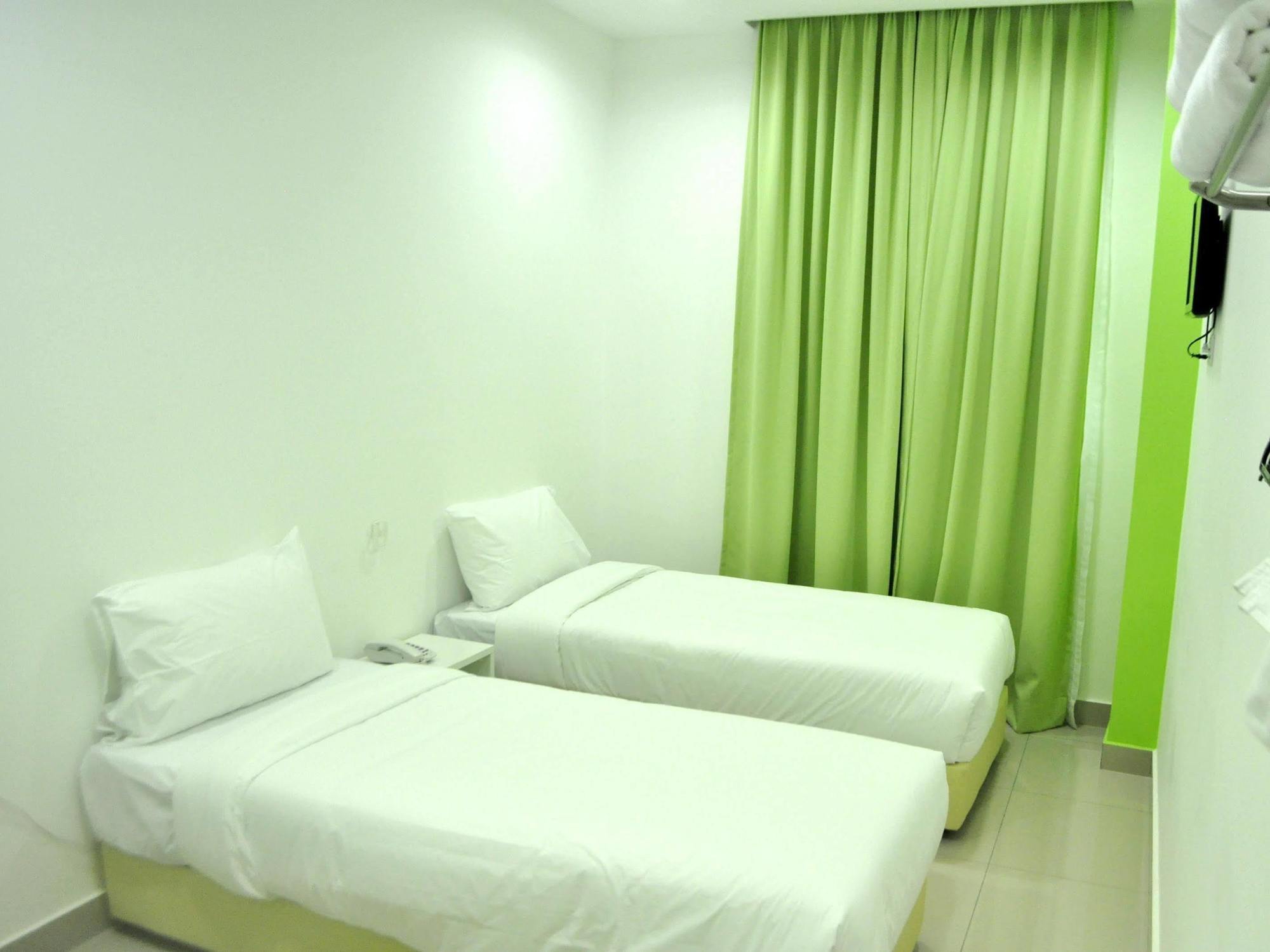 Yy48 Hotel 2 Mins Walk From Masjid Jamek Lrt Station Kuala Lumpur Ngoại thất bức ảnh