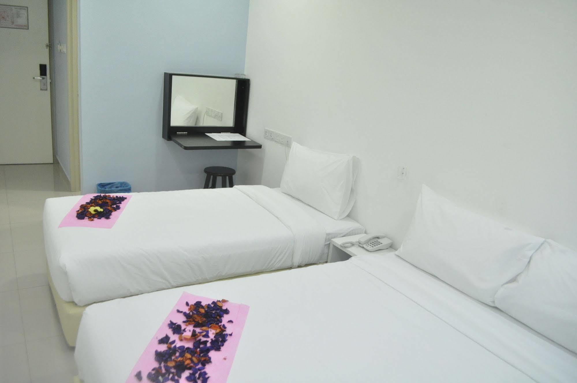 Yy48 Hotel 2 Mins Walk From Masjid Jamek Lrt Station Kuala Lumpur Ngoại thất bức ảnh