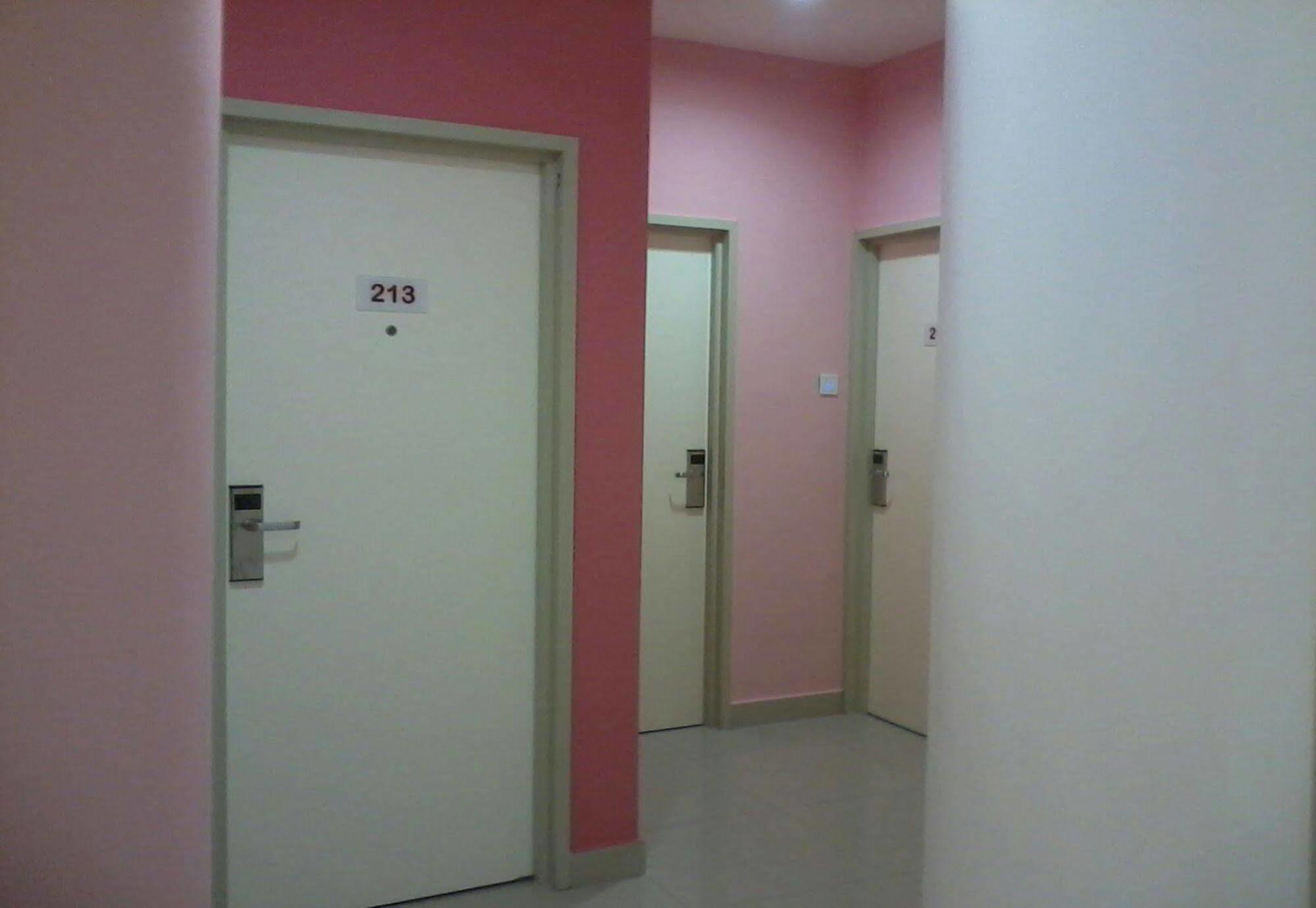Yy48 Hotel 2 Mins Walk From Masjid Jamek Lrt Station Kuala Lumpur Ngoại thất bức ảnh
